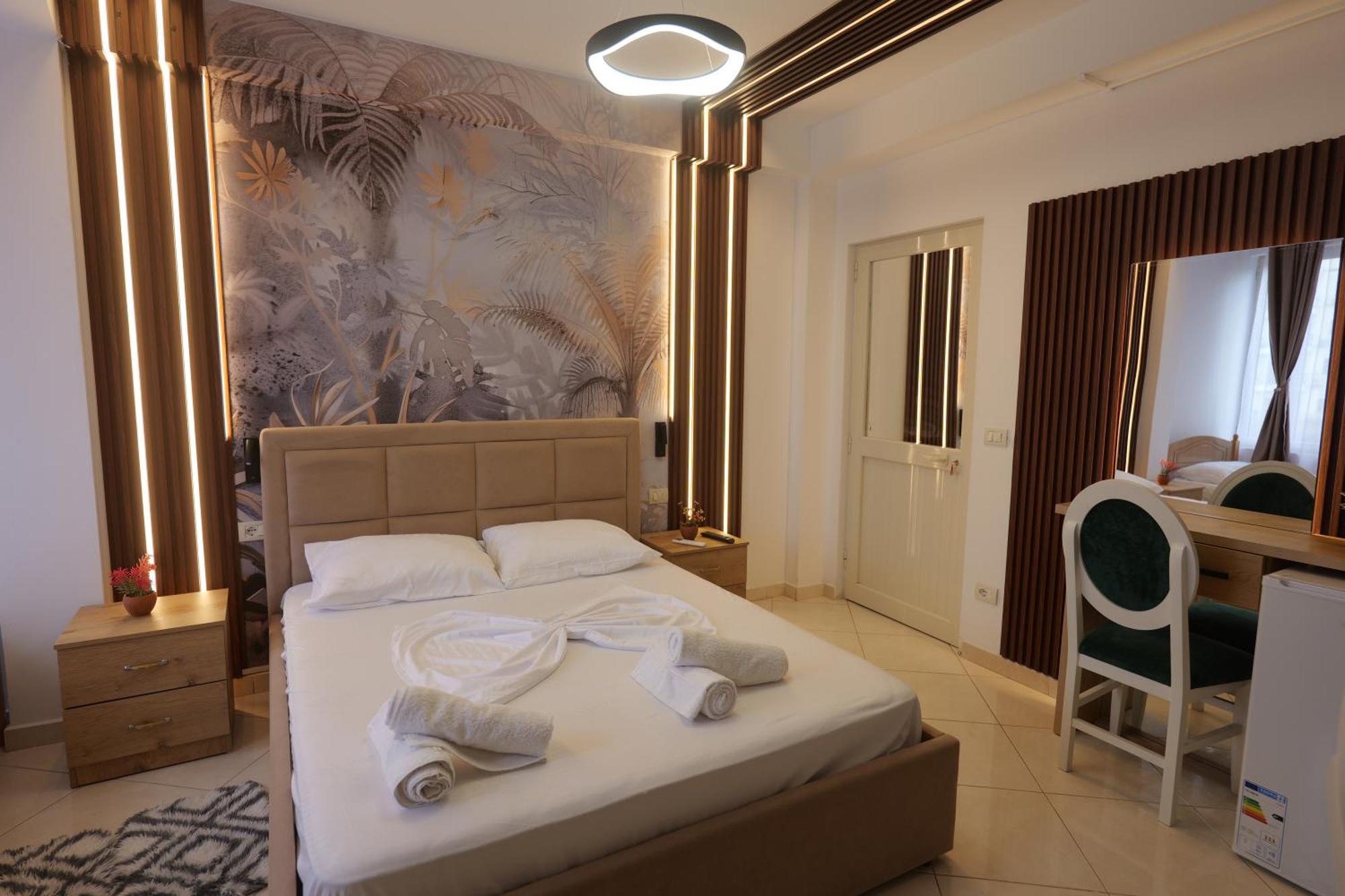 Golden Sleep Hostel Shkoder Exterior photo