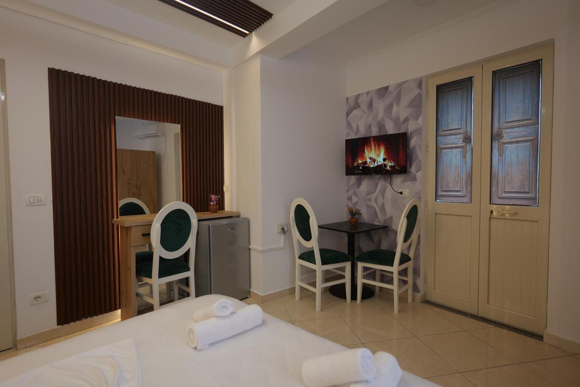 Golden Sleep Hostel Shkoder Exterior photo