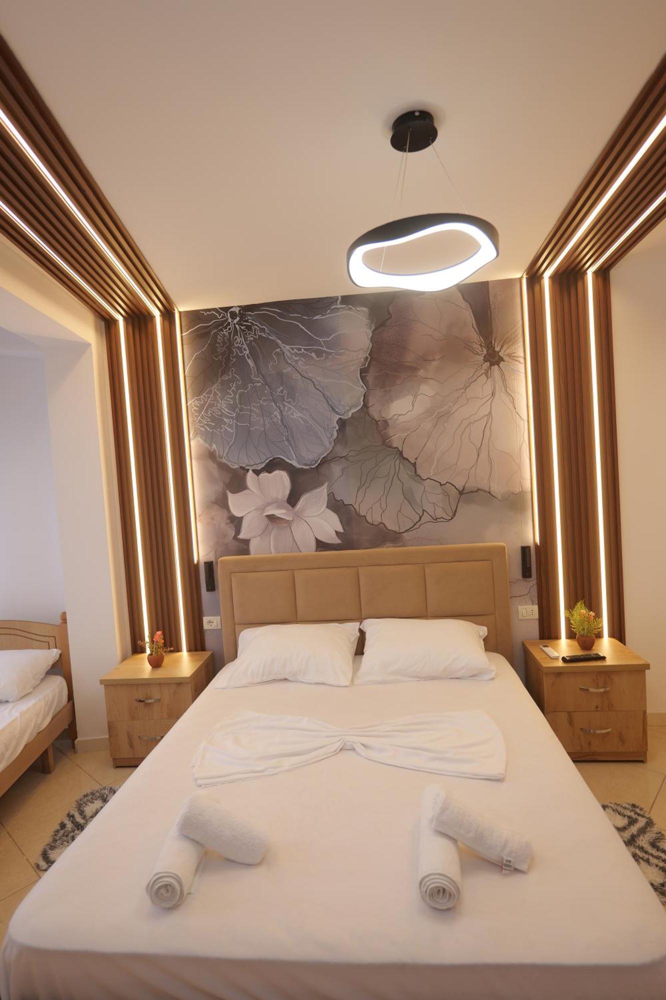 Golden Sleep Hostel Shkoder Exterior photo
