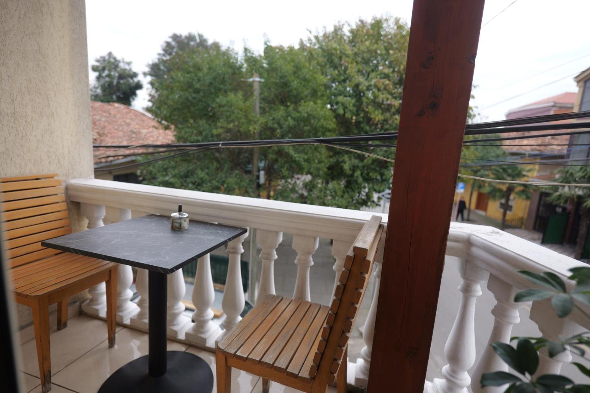 Golden Sleep Hostel Shkoder Exterior photo