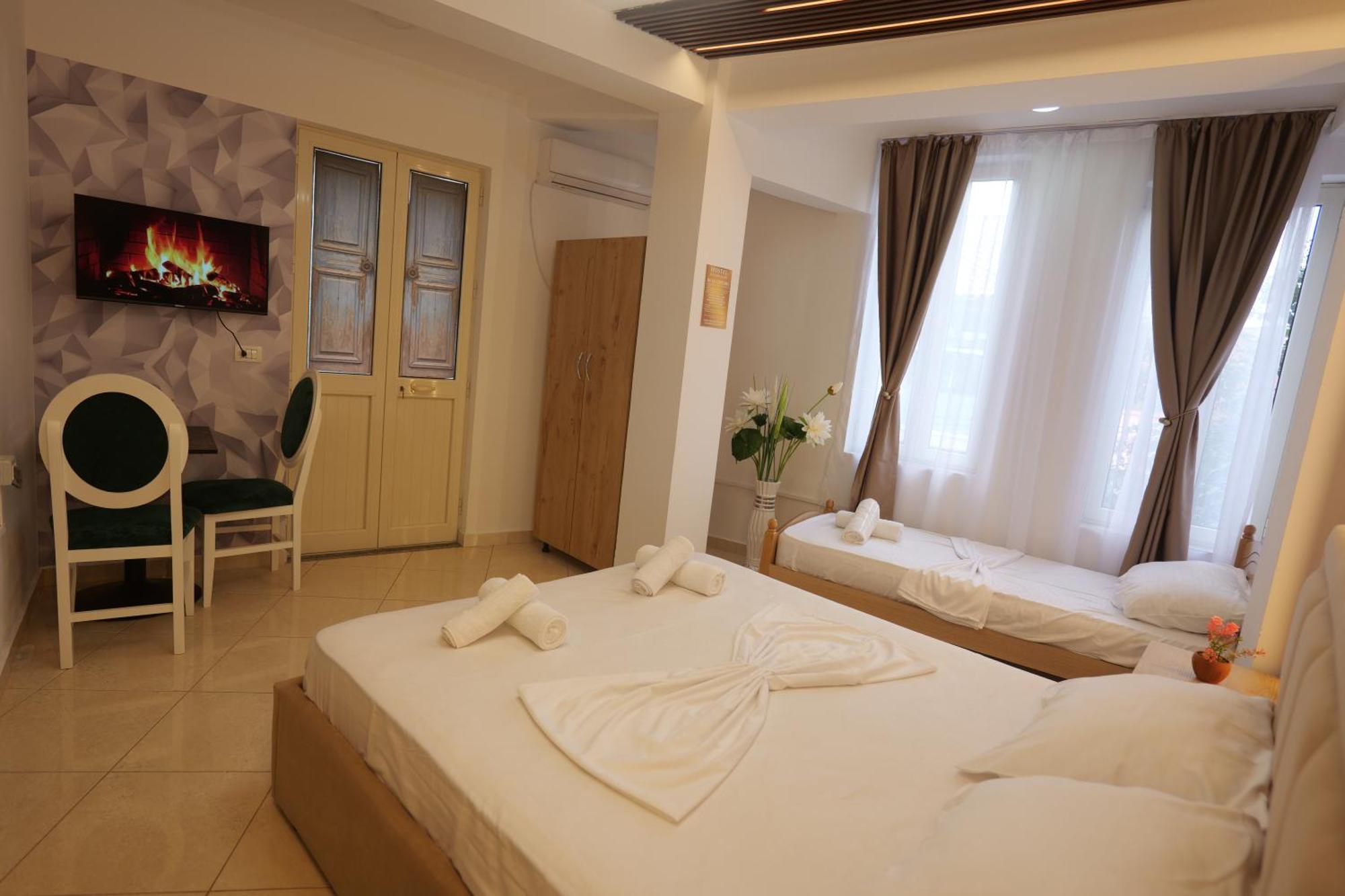 Golden Sleep Hostel Shkoder Exterior photo