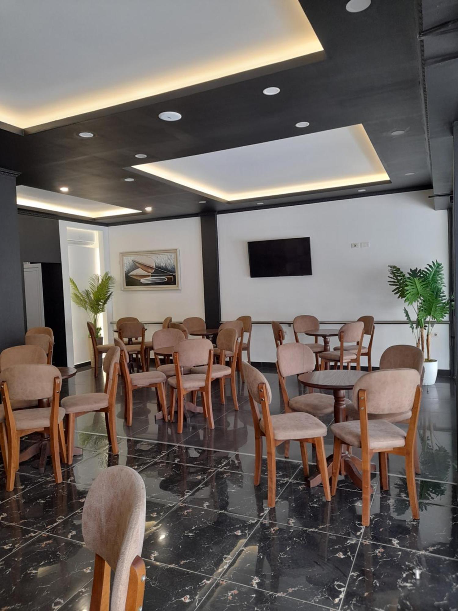 Golden Sleep Hostel Shkoder Exterior photo