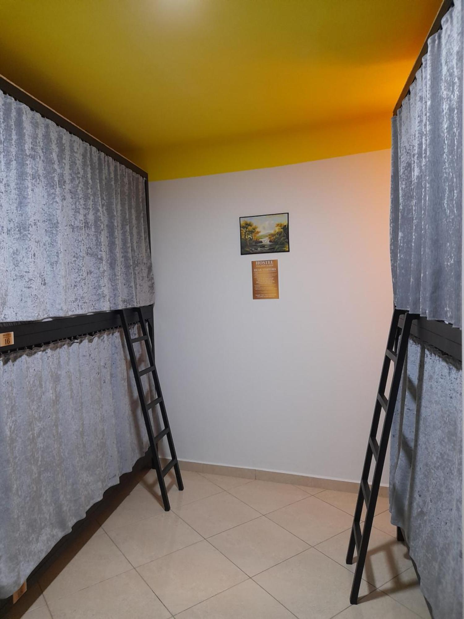 Golden Sleep Hostel Shkoder Exterior photo