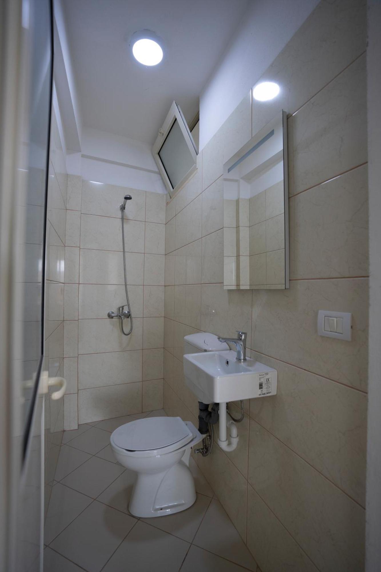 Golden Sleep Hostel Shkoder Exterior photo