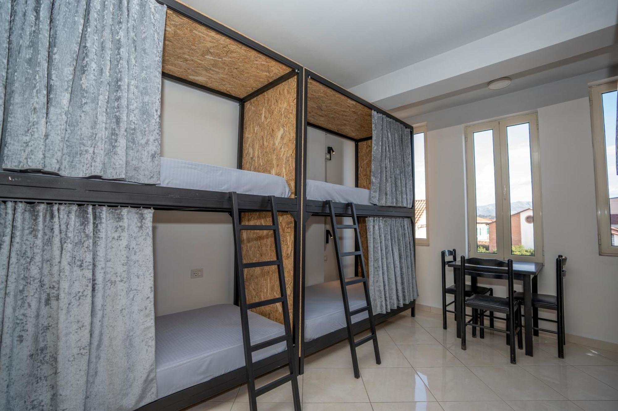 Golden Sleep Hostel Shkoder Exterior photo