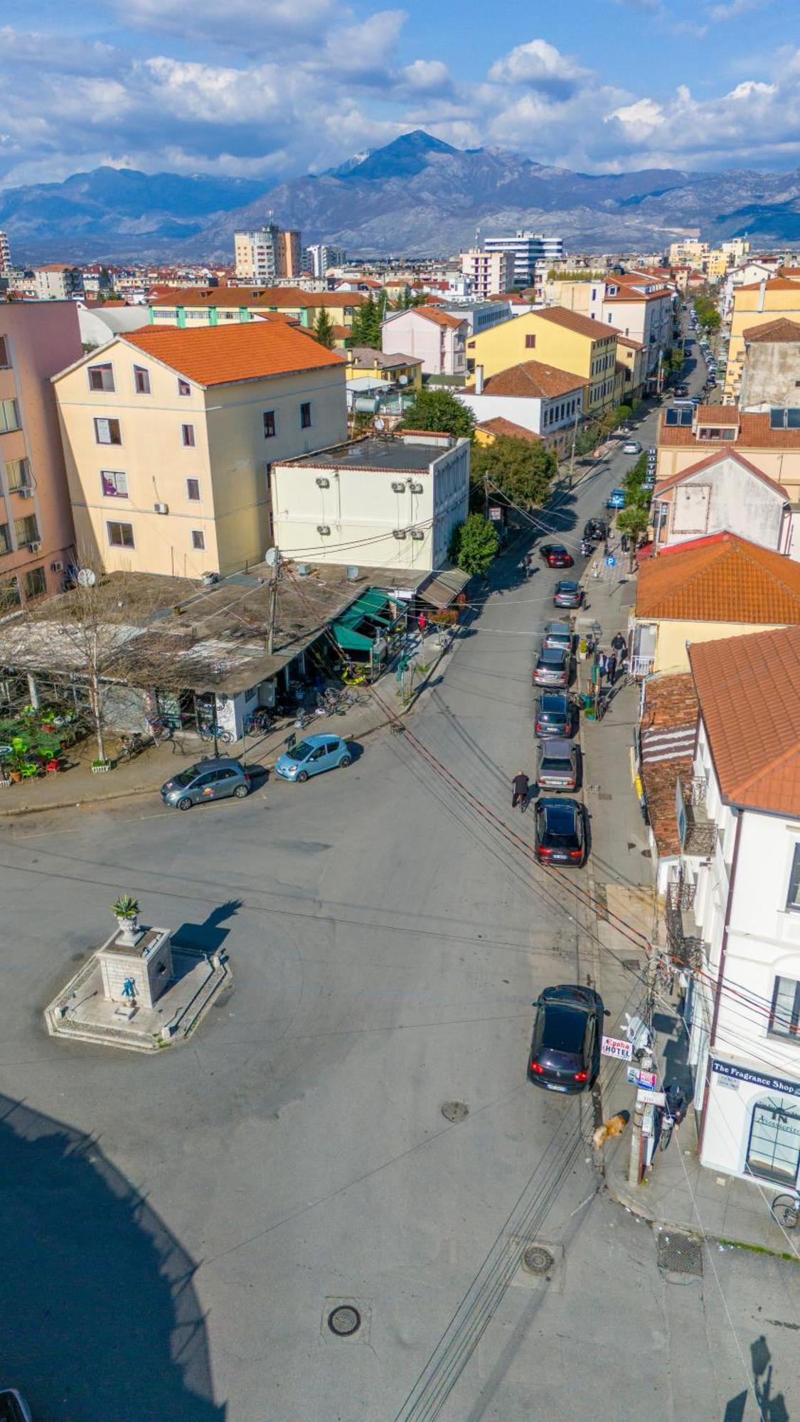Golden Sleep Hostel Shkoder Exterior photo
