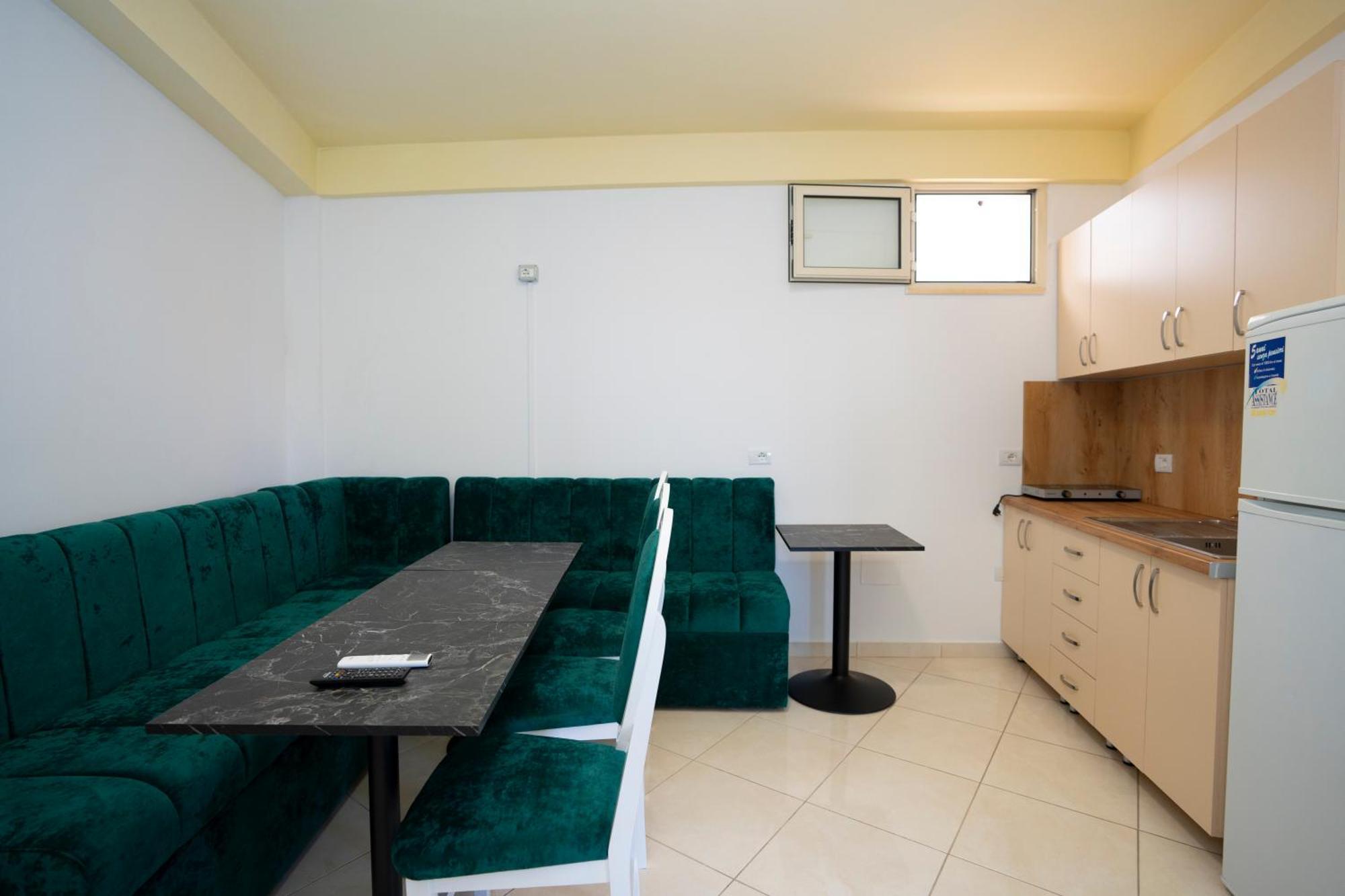 Golden Sleep Hostel Shkoder Exterior photo