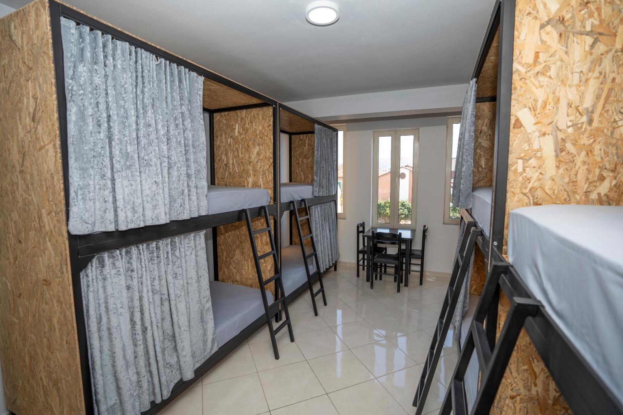 Golden Sleep Hostel Shkoder Exterior photo