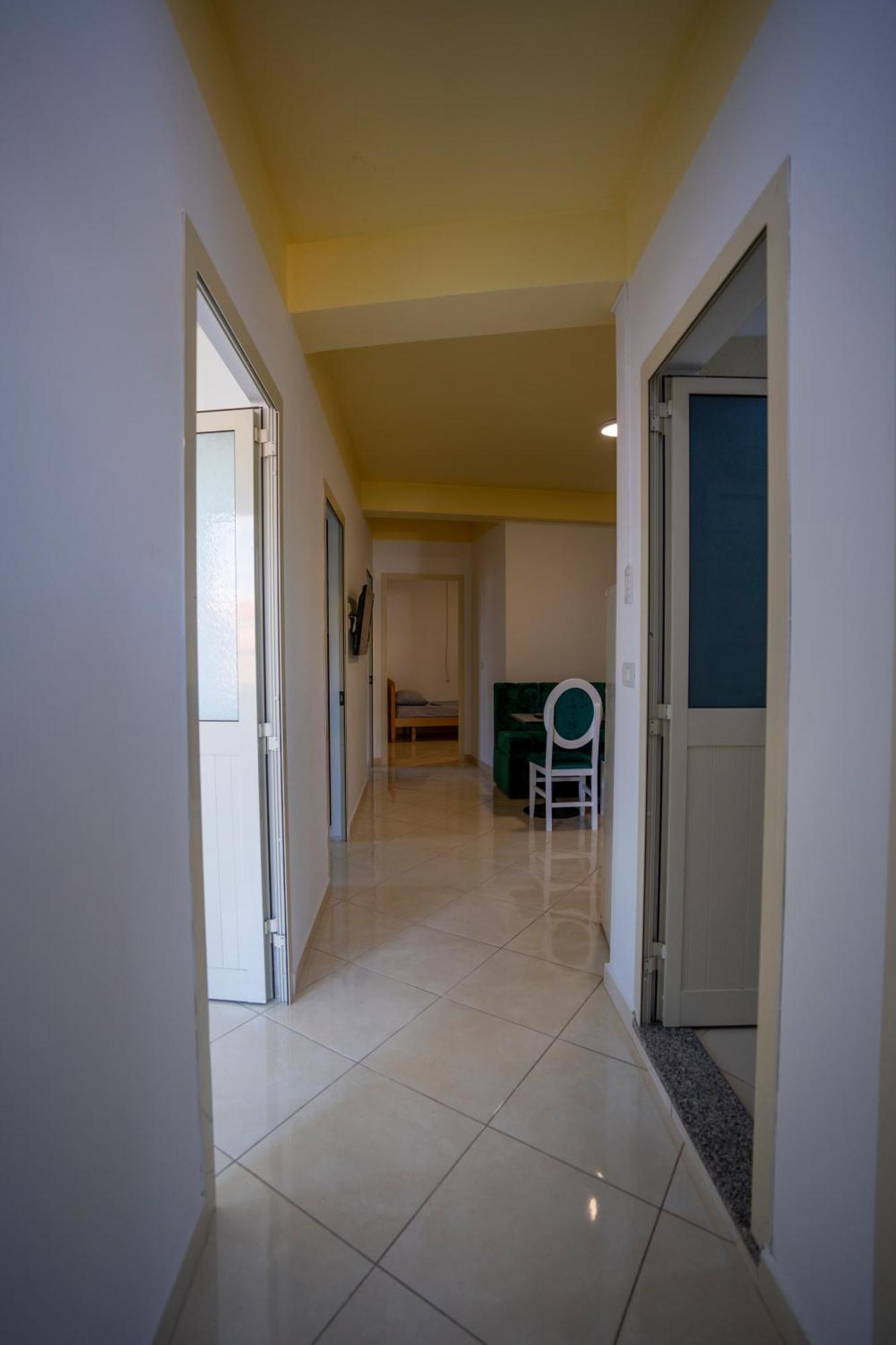 Golden Sleep Hostel Shkoder Exterior photo